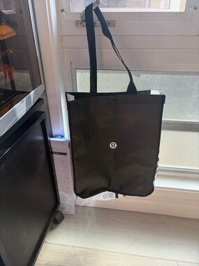 Lululemon large bag